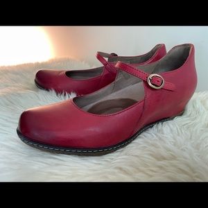HOT TREND🔥 Dansko Burnished Red Loralie Mary Janes (size 8)